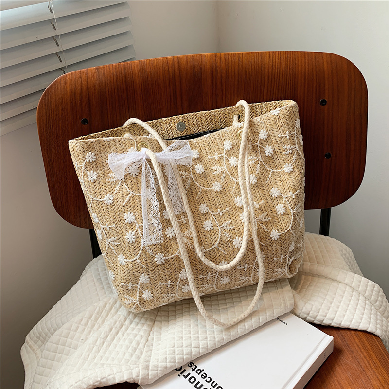 カゴバッグ 花刺繍リボン付きナチュラルトート