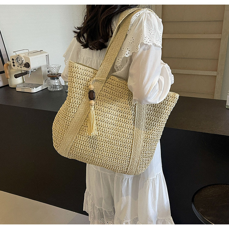 カゴバッグ タッセル付き透かし編みカゴバッグトート型