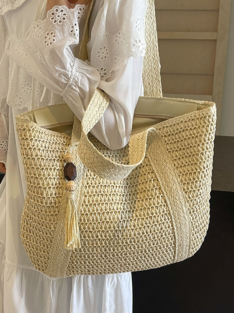 カゴバッグ タッセル付き透かし編みカゴバッグトート型