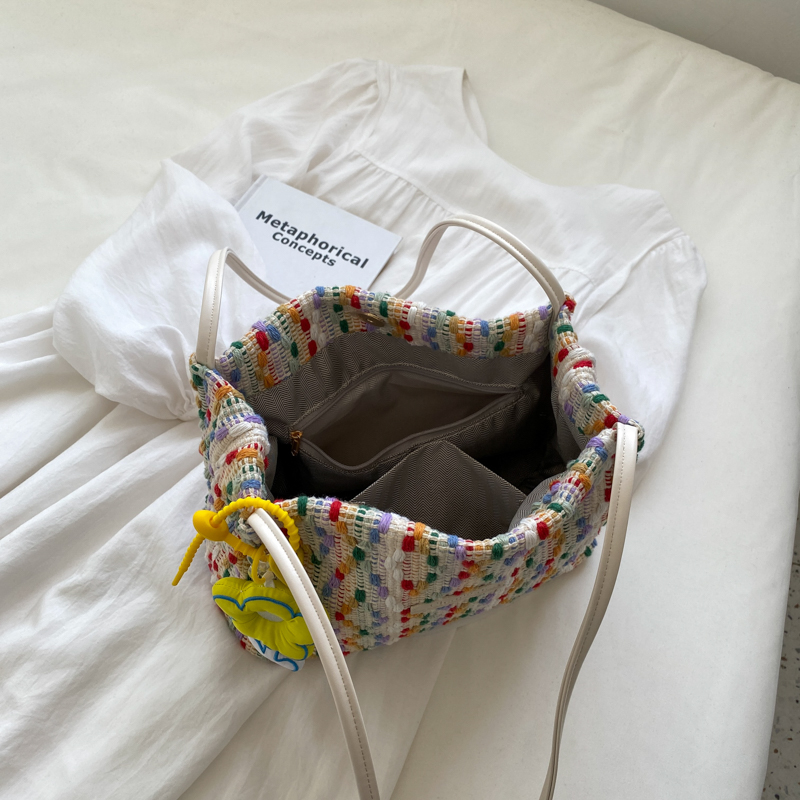 カゴバッグ 花飾り付き編み込みカゴバッグショルダー