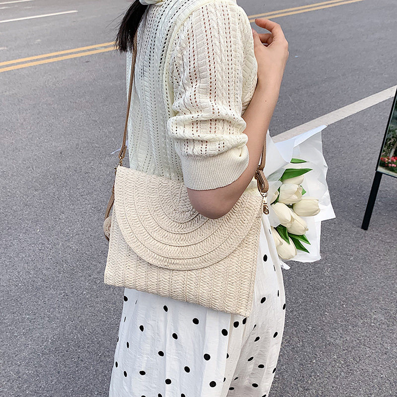カゴバッグ 波模様フラップ付き編み込みショルダーバッグ