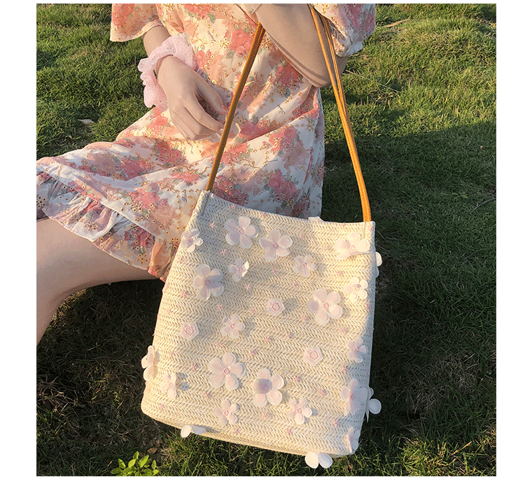 カゴバッグ 花びら装飾編み込みカゴショルダーバッグ