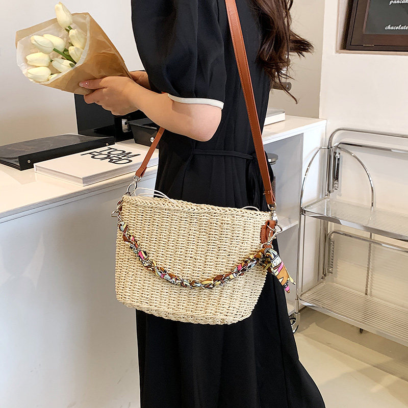 カゴバッグ スカーフ飾り付き編み込みハンドバッグ型かごバッグ