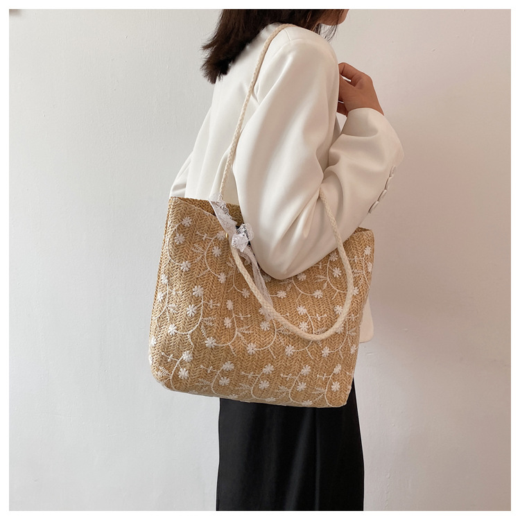 カゴバッグ 花刺繍リボン付きナチュラルトート
