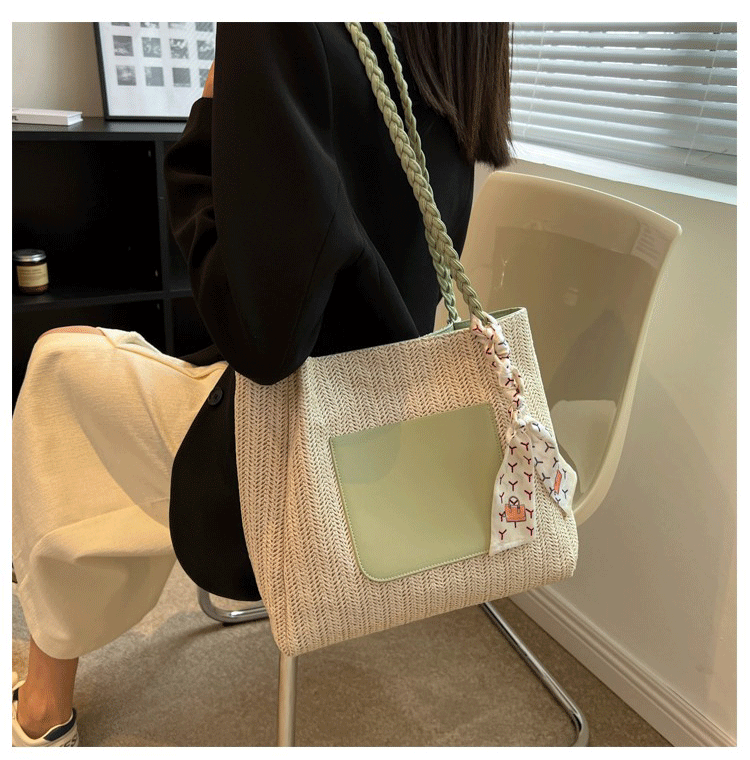 編み込み取っ手が可愛い大容量トート型カゴバッグ