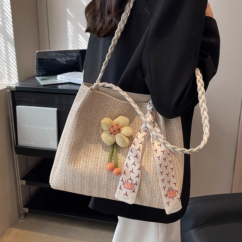 花飾り付きリゾートカゴバッグ