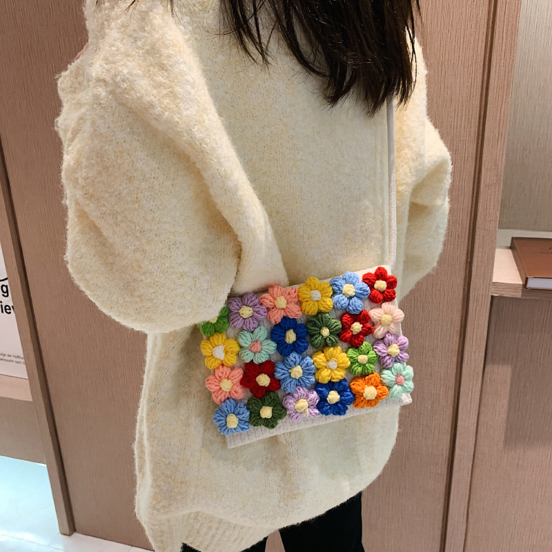 カゴバッグ 立体フラワー刺繍の手編みハンドバッグ