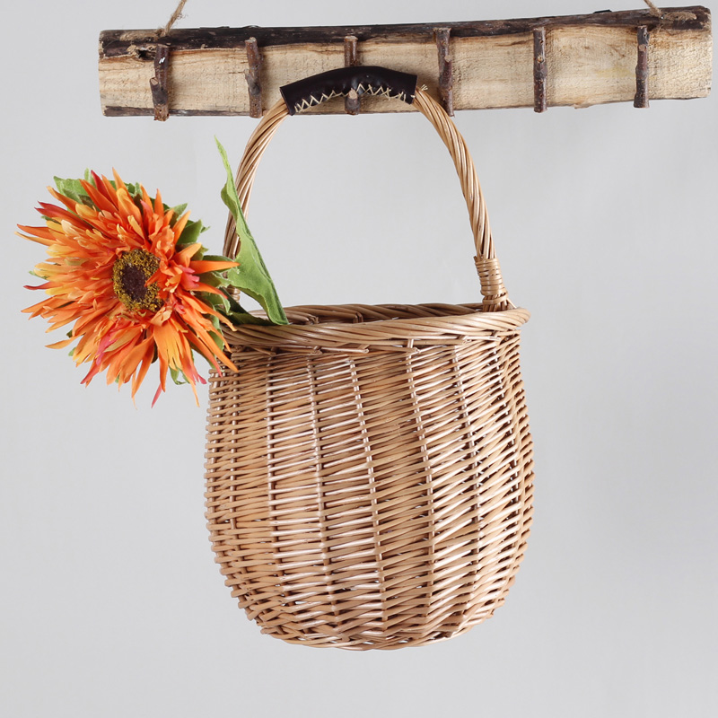 カゴバッグ 手編み籐素材の丸型ハンドバッグ