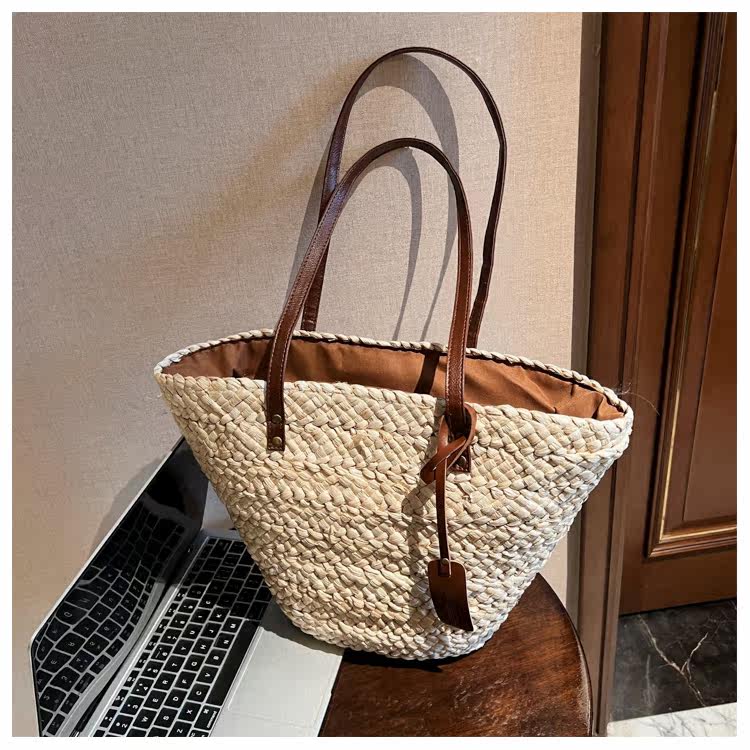 カゴバッグ 編み込みデザインの大容量トート型かごバッグ