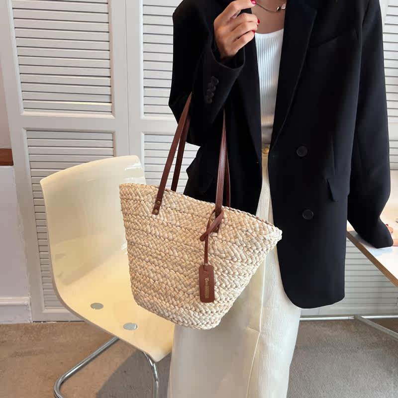 カゴバッグ 編み込みデザインの大容量トート型かごバッグ