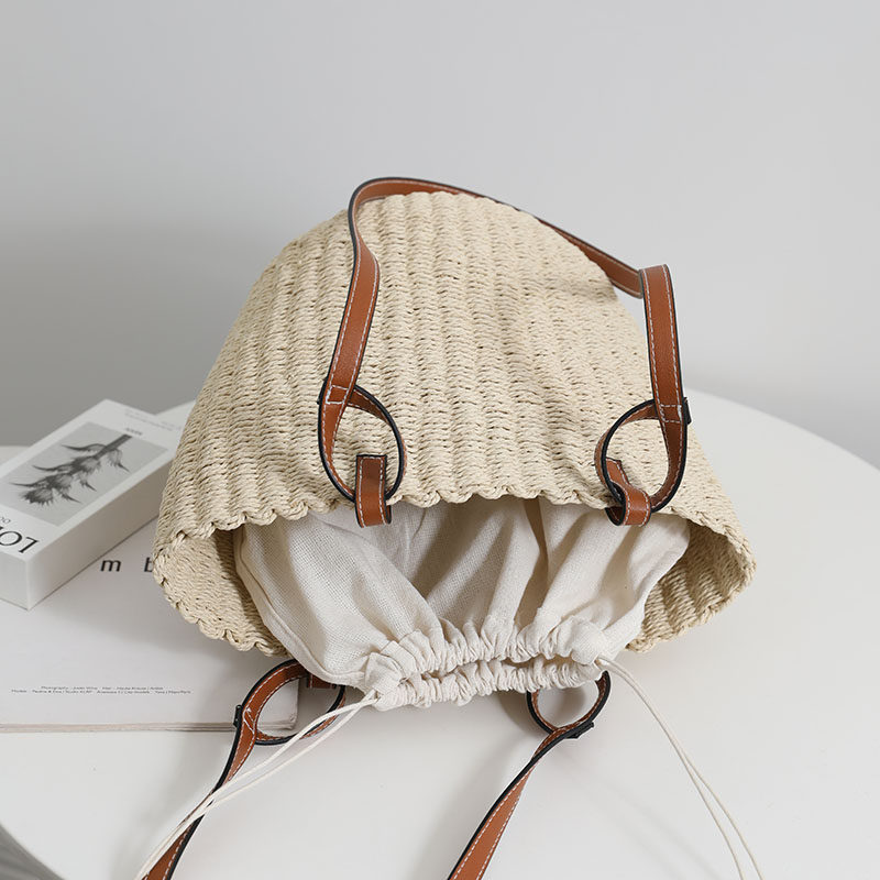 カゴバッグ 天然素材丸型カゴバッグ本革ポケット付きショルダー