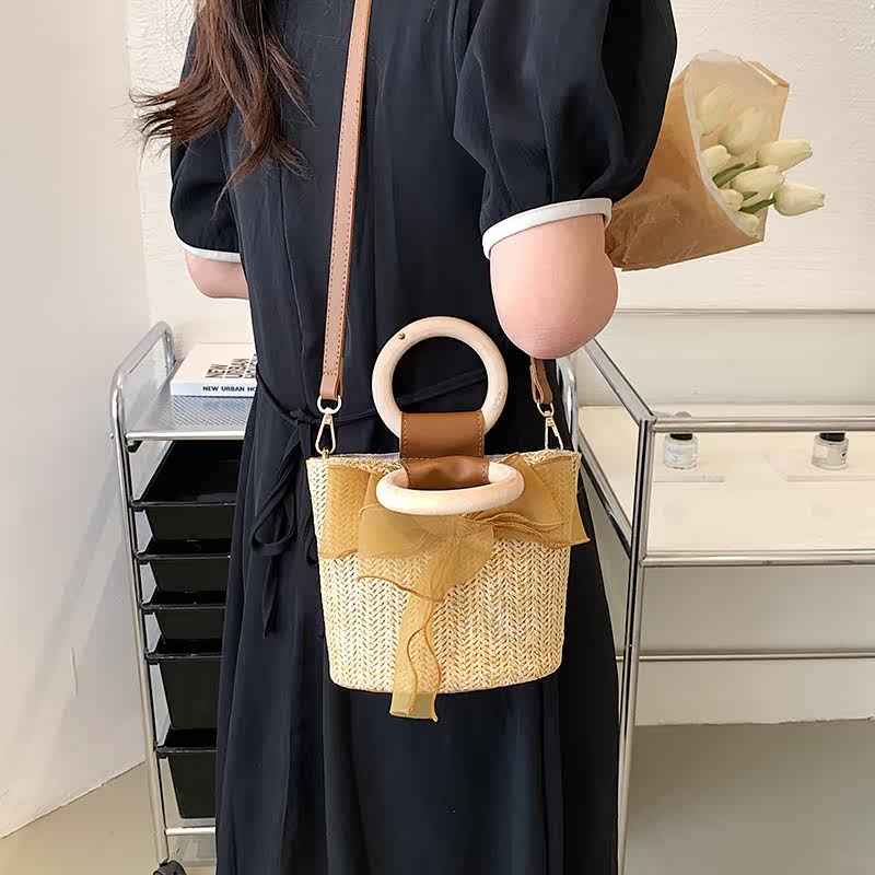 カゴバッグ 木製持ち手のバケツ型シフォンリボン付きカゴバッグ