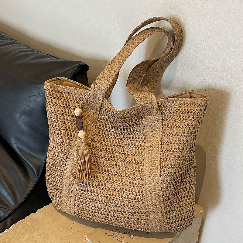 タッセル付き編み込みカゴバッグトート