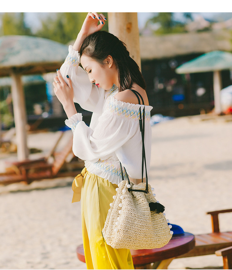 カゴバッグ ぼんぼりとパール飾り付き巾着型ショルダーバッグ