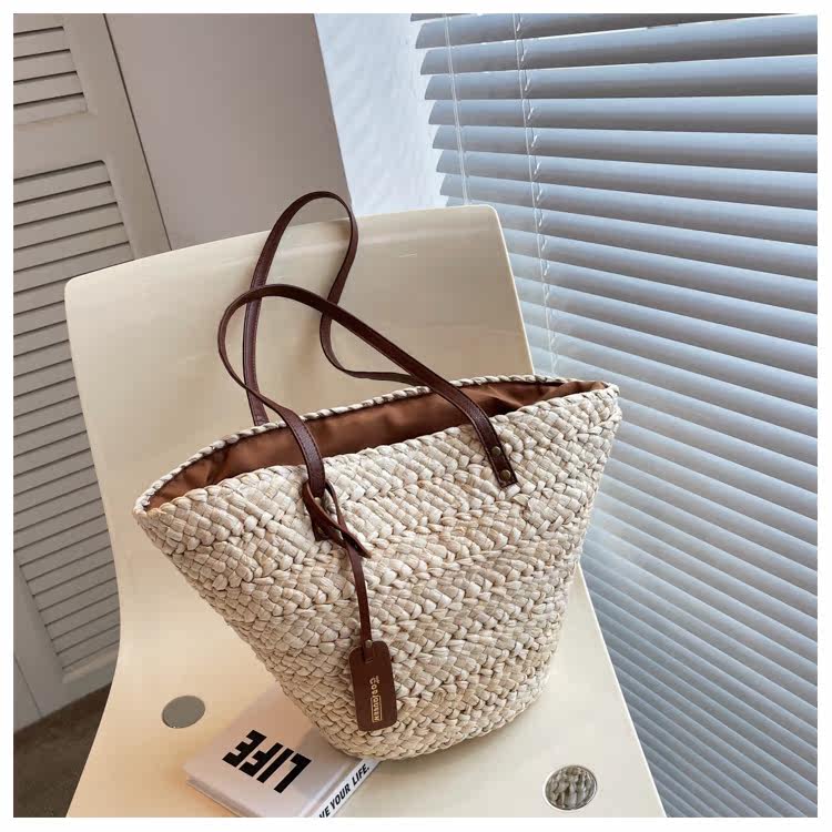 カゴバッグ 編み込みデザインの大容量トート型かごバッグ