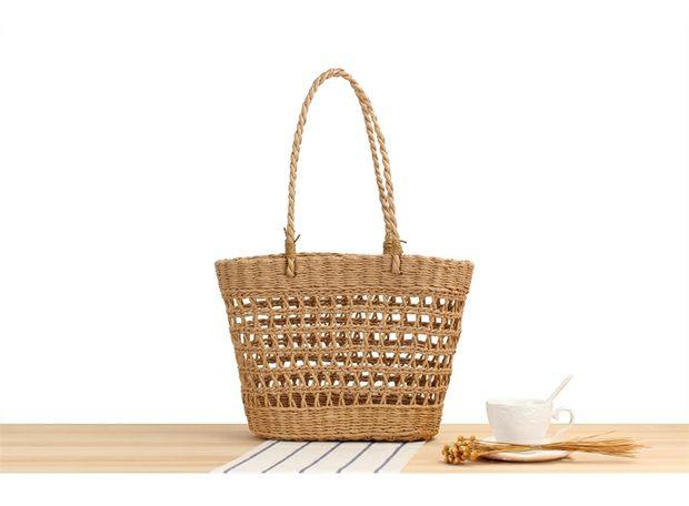 透かし編み縄取っ手のナチュラルカゴバッグ