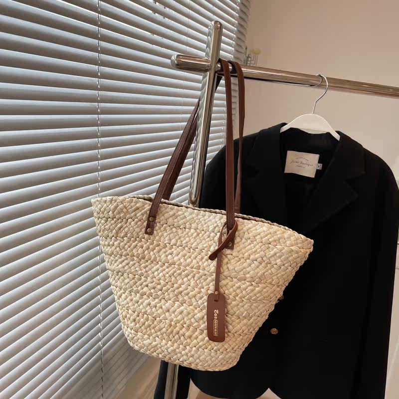 カゴバッグ 編み込みデザインの大容量トート型かごバッグ