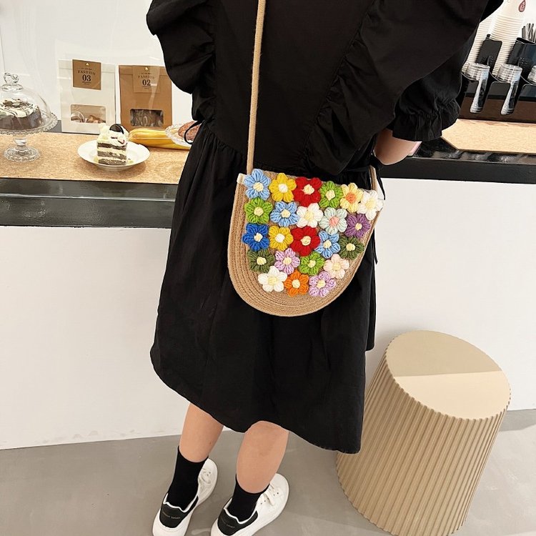 カゴバッグ 花モチーフ刺繍円形ショルダーかごバッグ