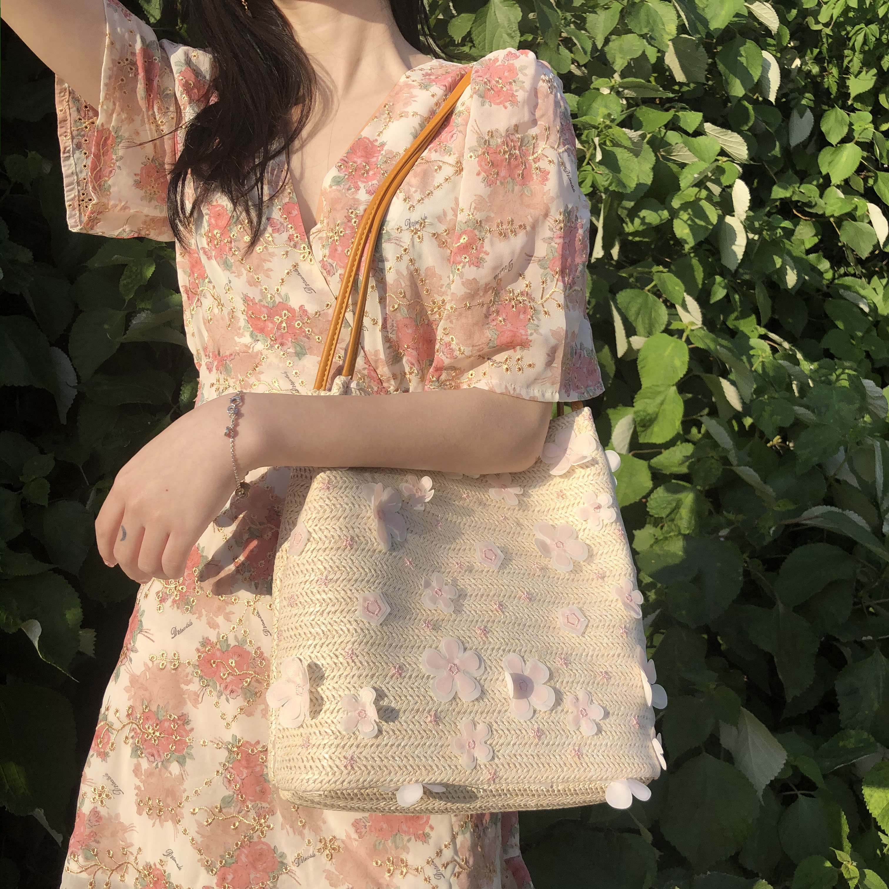 カゴバッグ 花びら装飾編み込みカゴショルダーバッグ