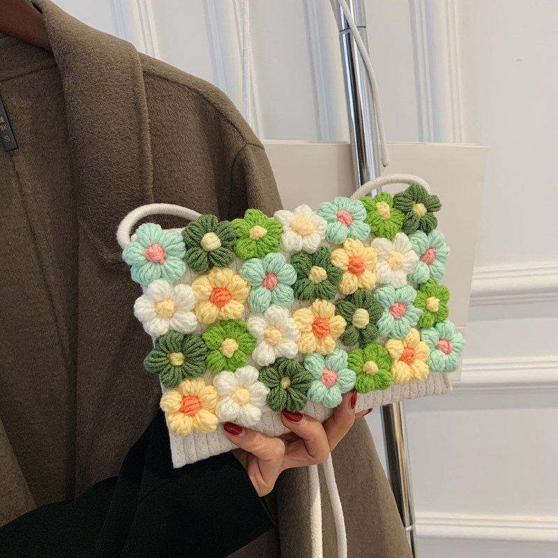 カゴバッグ 立体フラワー刺繍の手編みハンドバッグ