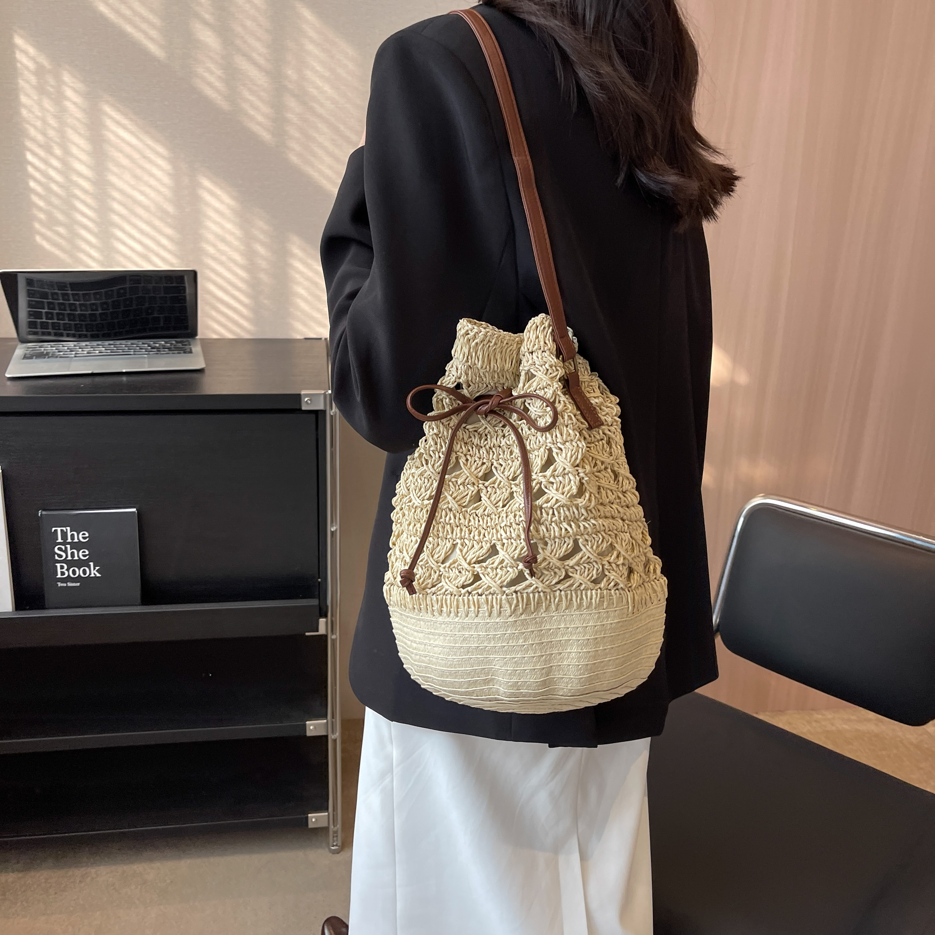 カゴバッグ 手編み風巾着型カゴバッグ ショルダーストラップ付き