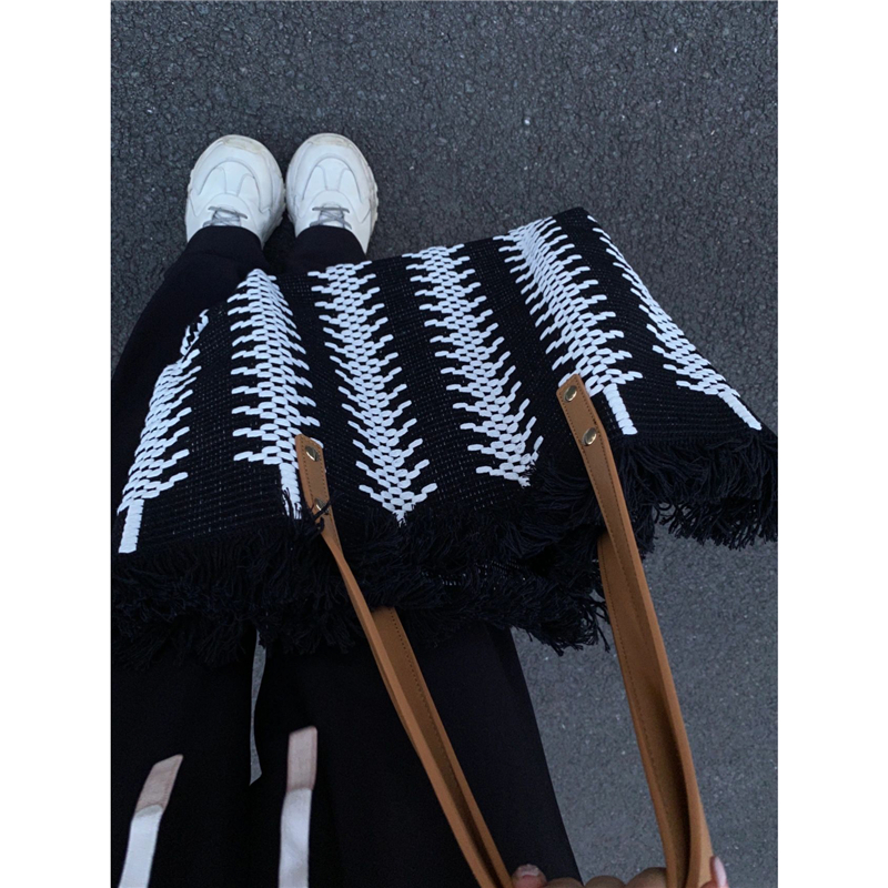 カゴバッグ 幾何学模様編み込みフリンジ付きトート