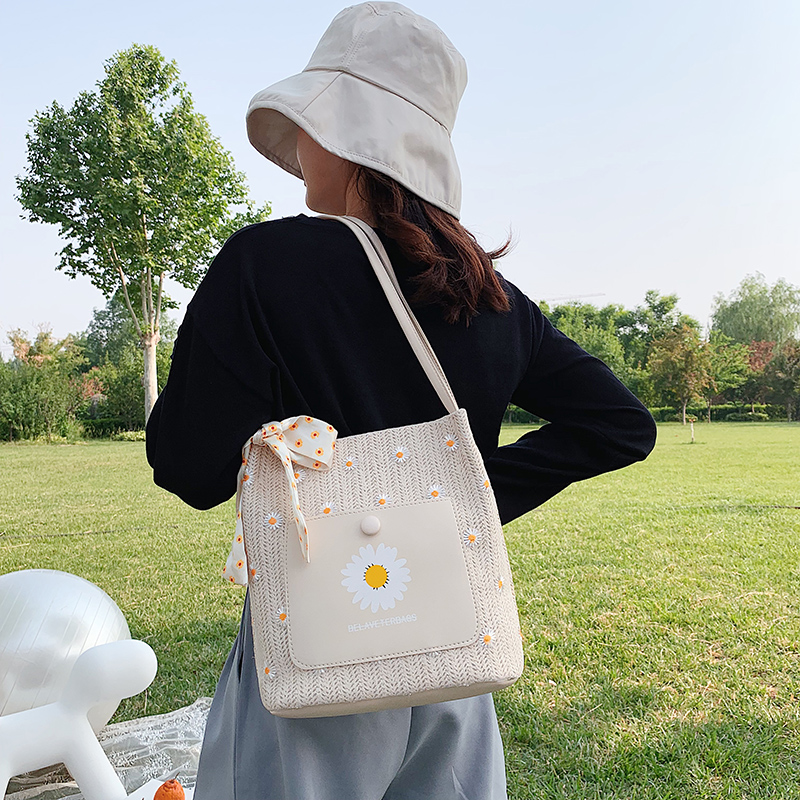 カゴバッグ ひまわり刺繍リボン付き編み込みショルダーバッグ