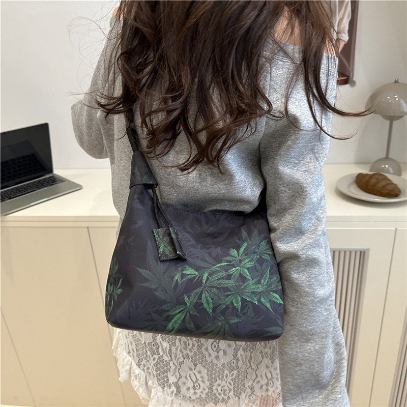 カゴバッグ 花模様アンティーク風バッグ