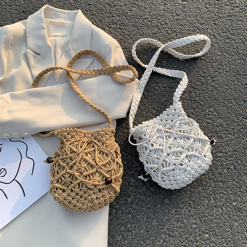 カゴバッグ 手編み風マクラメ模様の巾着型ショルダーバッグ