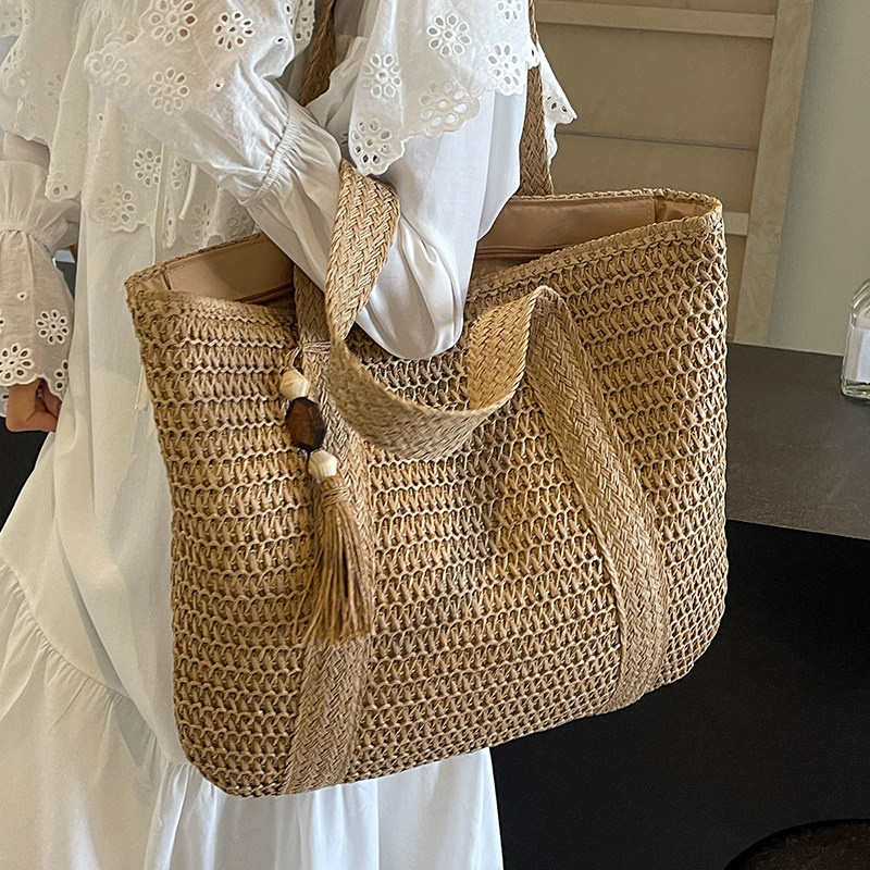 タッセル付き編み込みカゴバッグトート
