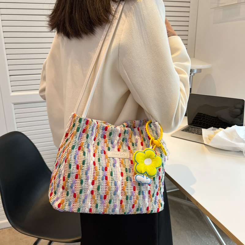 カゴバッグ 花飾り付き編み込みカゴバッグショルダー