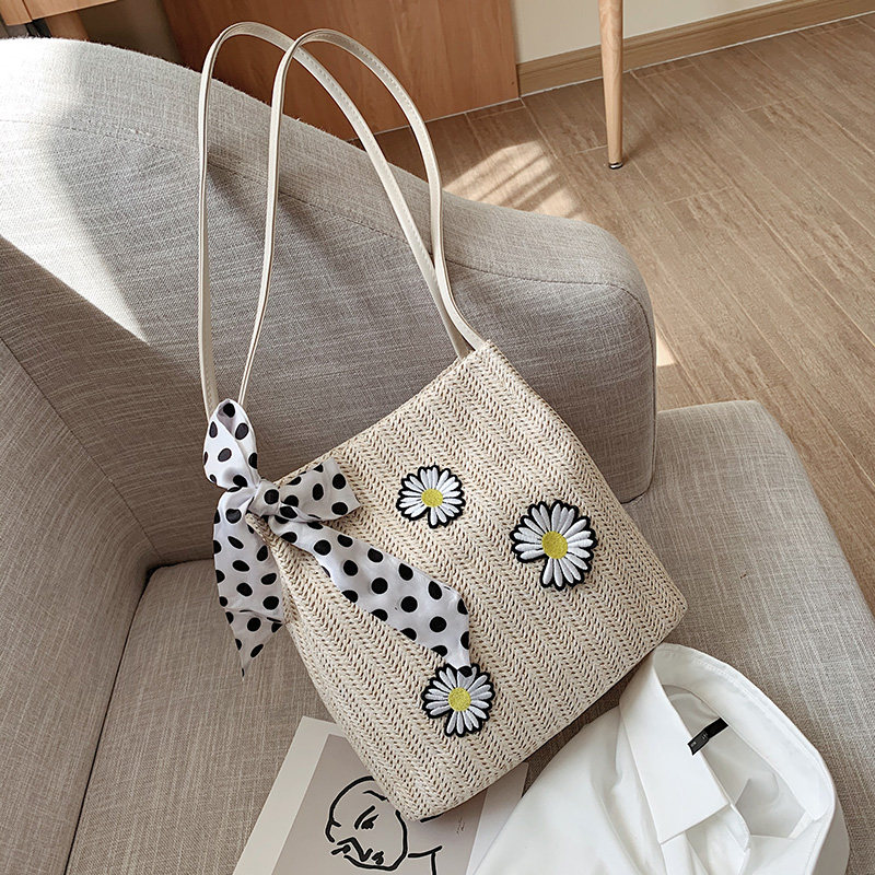 カゴバッグ 花モチーフ付き水玉リボンのかごショルダーバッグ