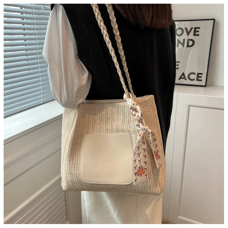 編み込み取っ手が可愛い大容量トート型カゴバッグ