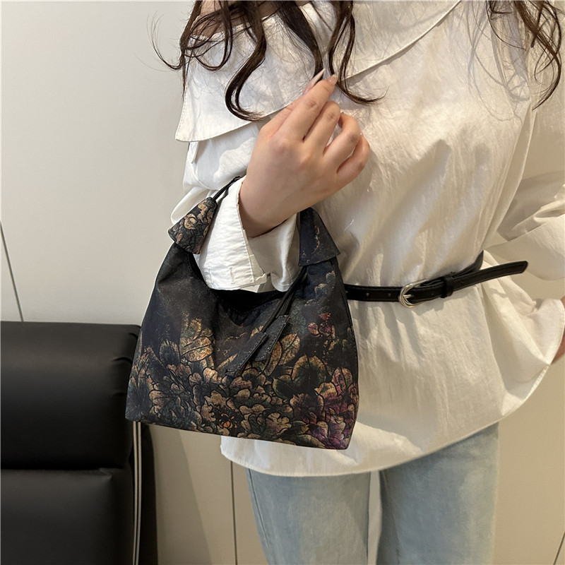 カゴバッグ 花模様アンティーク風バッグ