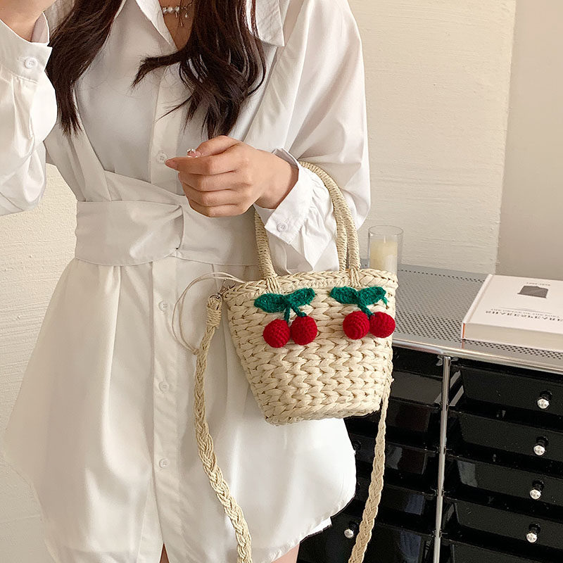 カゴバッグ さくらんぼ刺繍付き丸型カゴバッグ