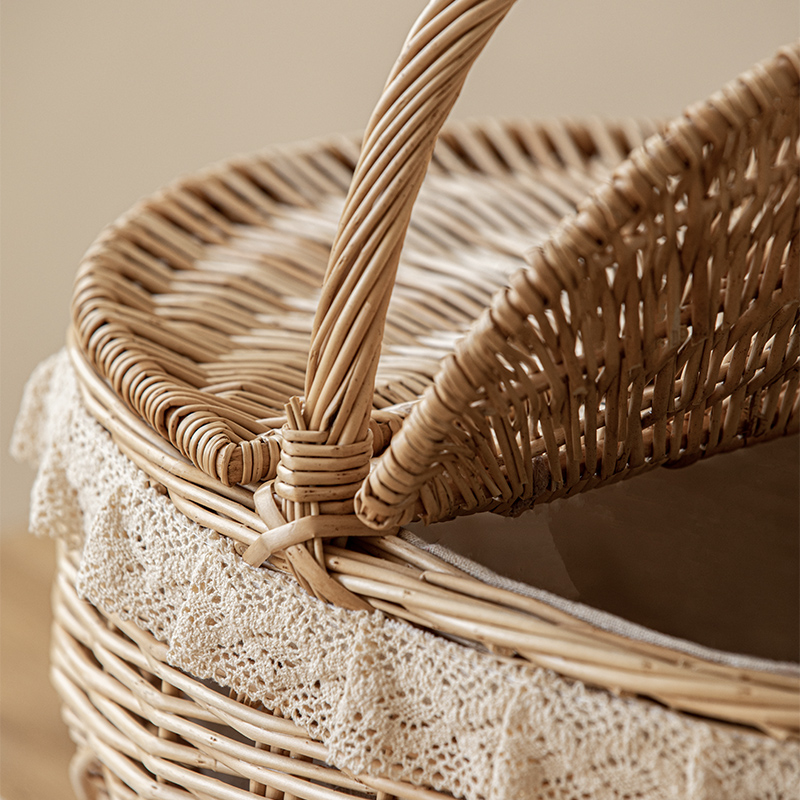 カゴバッグ レース装飾付き蓋つき籐編みハンドバッグ