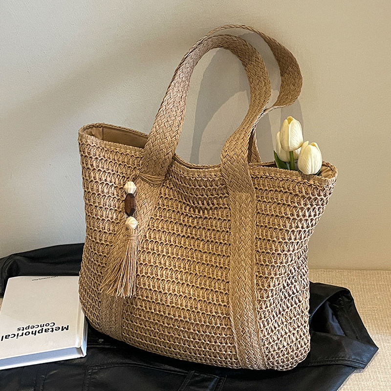 タッセル付き編み込みカゴバッグトート