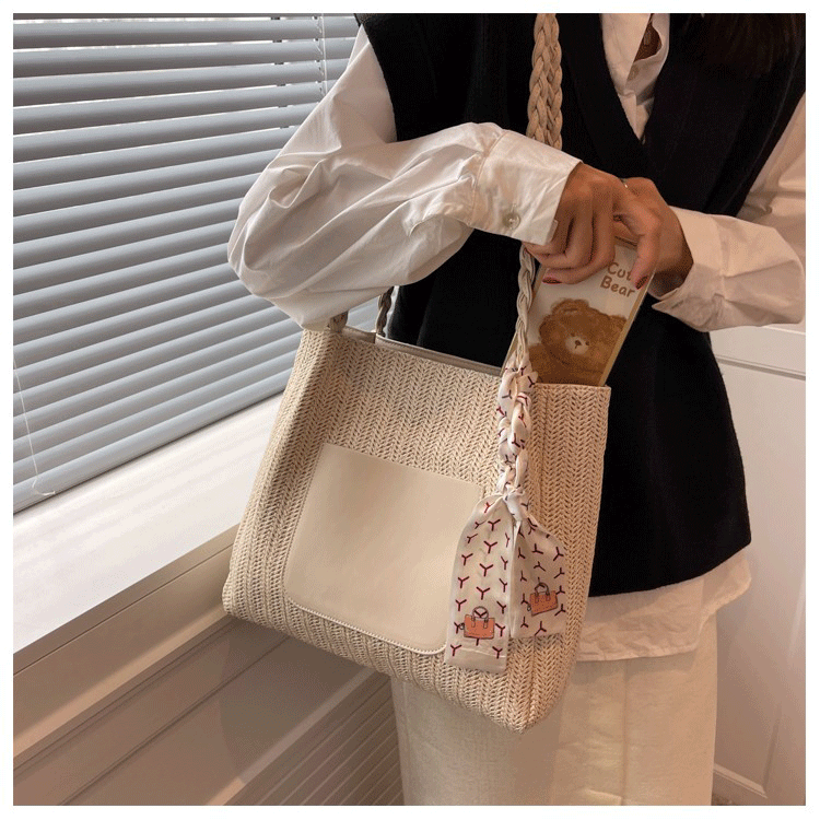 編み込み取っ手が可愛い大容量トート型カゴバッグ