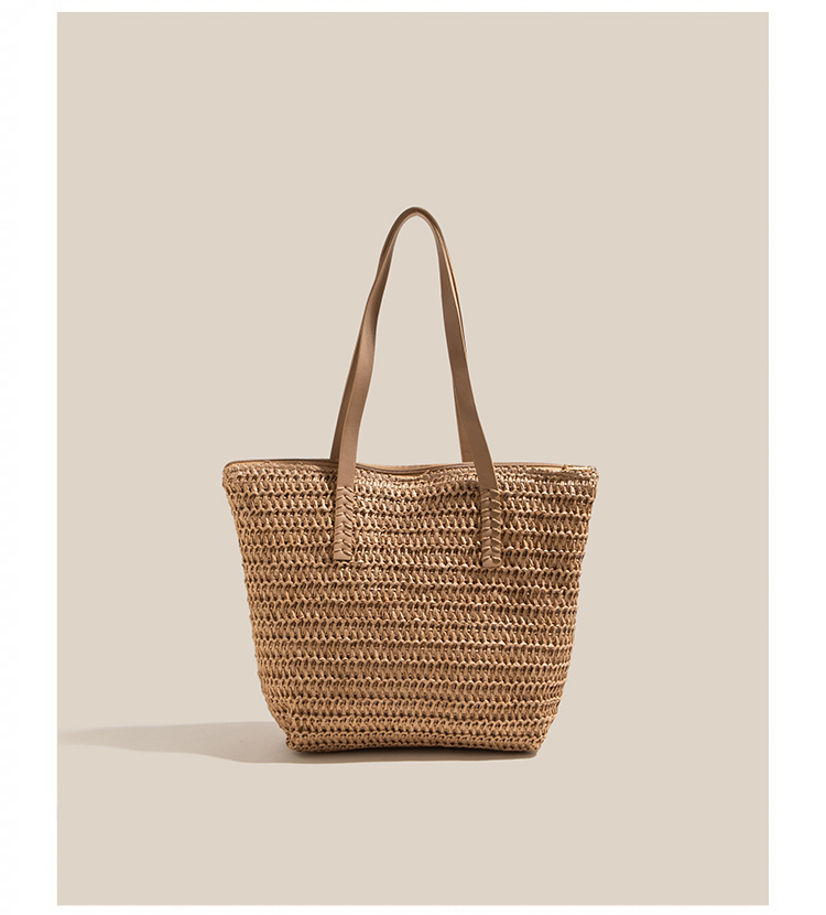 房飾り付き編み込みカゴバッグ