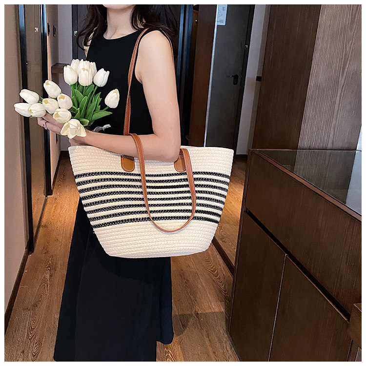 カゴバッグ 横縞模様の編み込みトート型かごバッグ