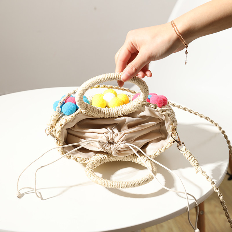 カゴバッグ 立体お花ぼんぼん飾り付き丸型持ち手カゴバッグ