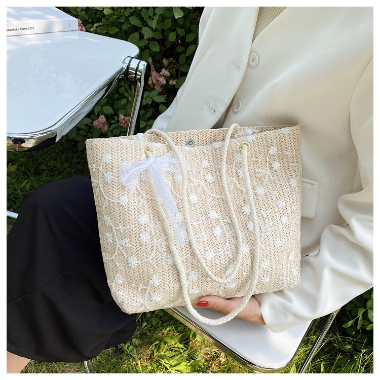 カゴバッグ 花刺繍リボン付きナチュラルトート