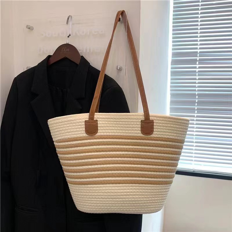 カゴバッグ なめらか編み目のシンプルトート