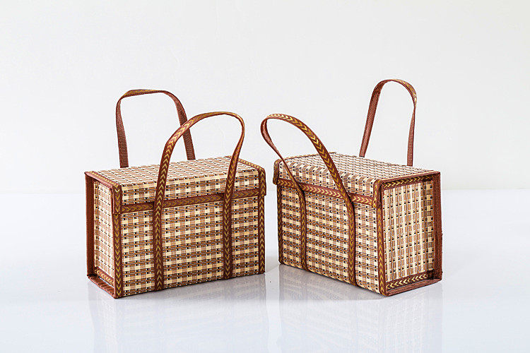 カゴバッグ 格子編み天然素材のボックス型ハンドバッグ