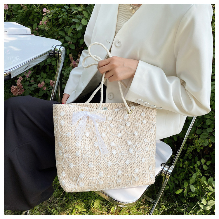 カゴバッグ 花刺繍リボン付きナチュラルトート