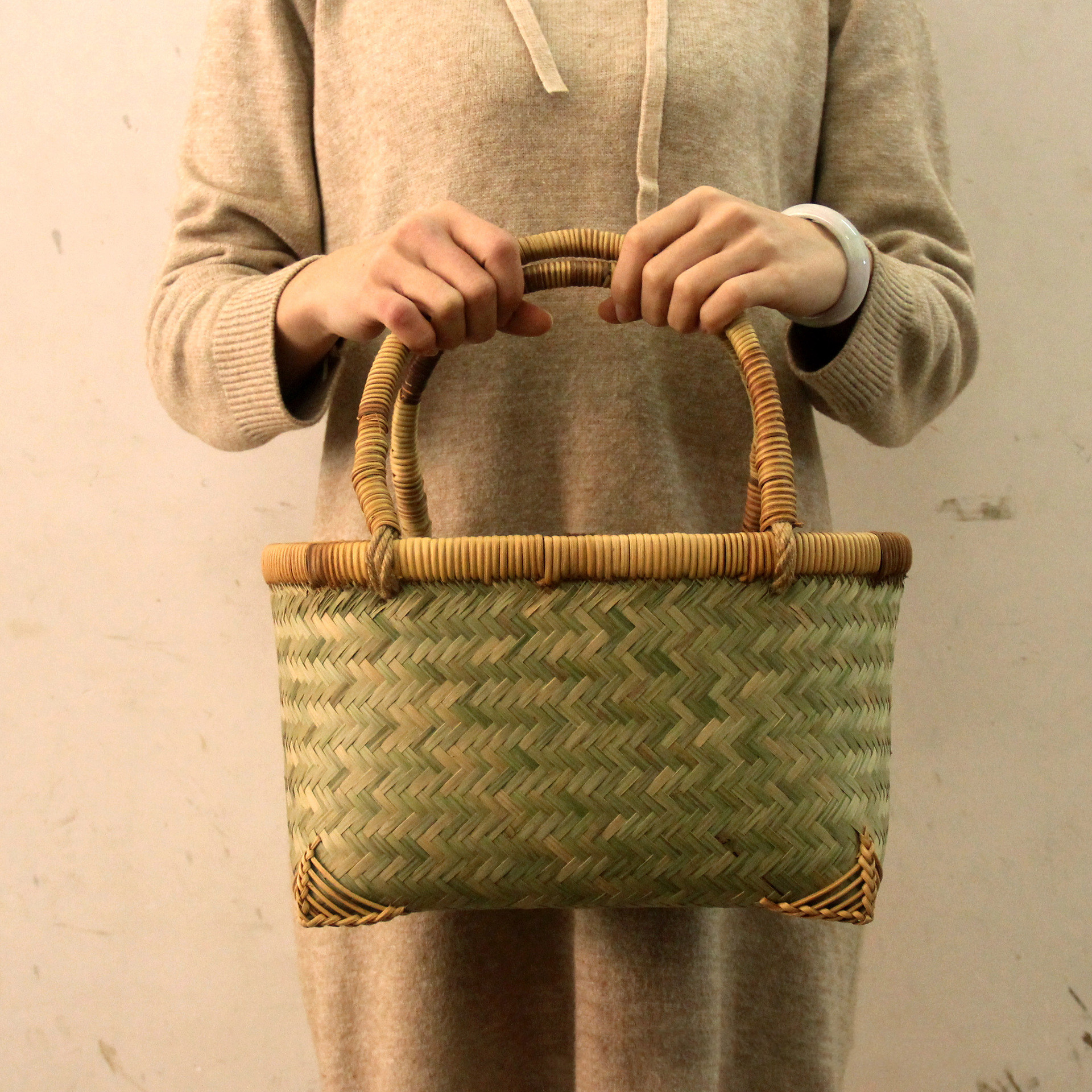 カゴバッグ ヘリンボーン編み籐巻き持ち手カゴバッグ