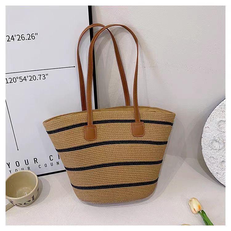 カゴバッグ 上品な模様入りナチュラルトート