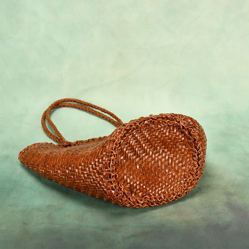 カゴバッグ 編み込みデザインが美しい円筒型カゴバッグ