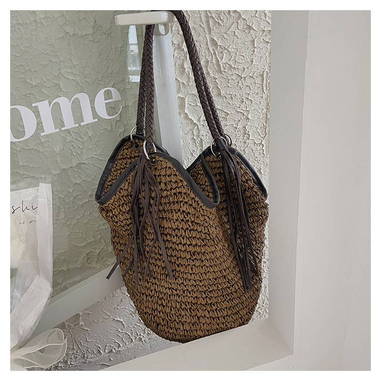 カゴバッグ 編み込みフリンジ付き丸みトート型カゴバッグ