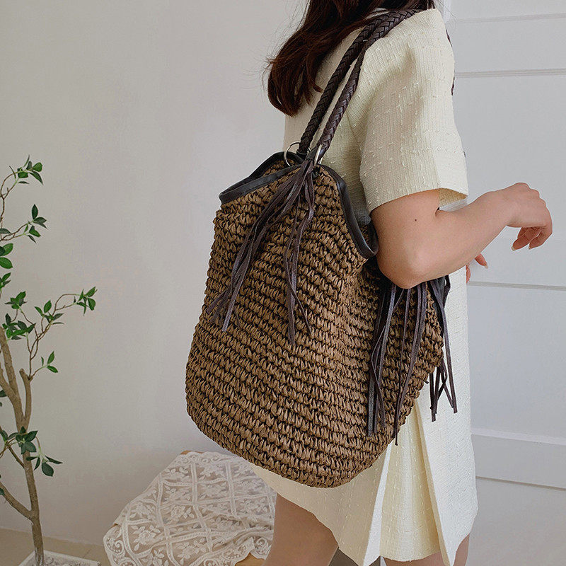カゴバッグ 編み込みフリンジ付き丸みトート型カゴバッグ